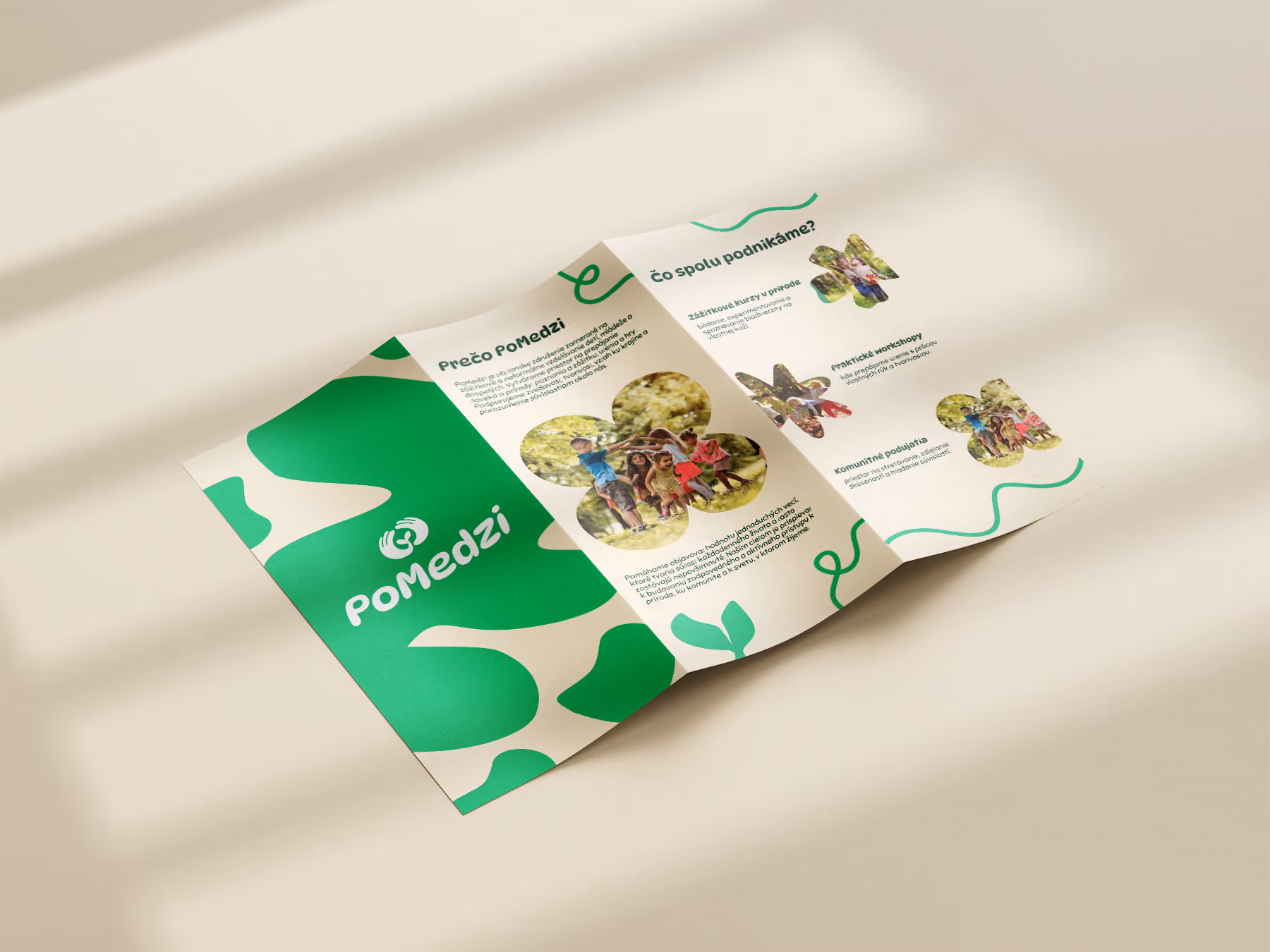 PoMedzi unfolded brochure mockup